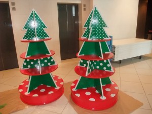 クリスマス装飾におしゃれでかわいいツリーの什器はいかがですか？